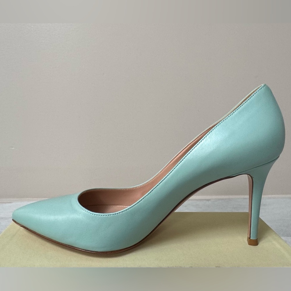 Leather Gianvito Rossi pumps - Picture 3 of 13